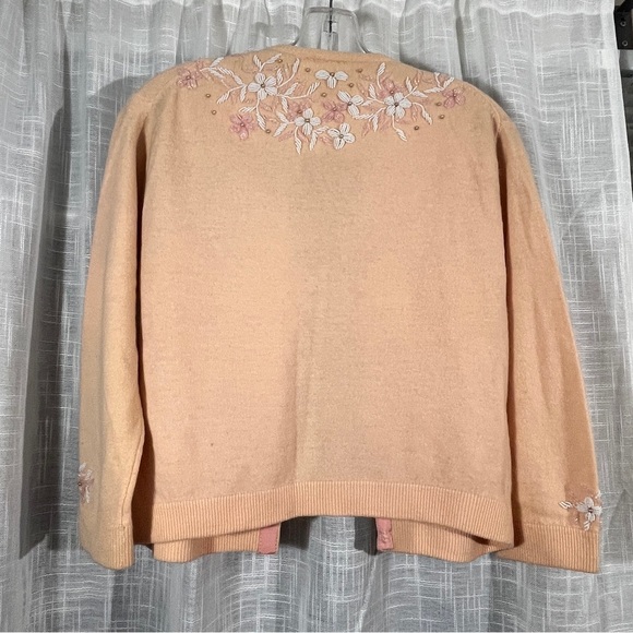 Vintage 1950βs Pink/Peach Angora cashmere Beaded Cardigan w/pearl buttons - Picture 2 of 12